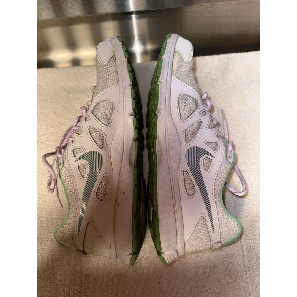 Nike Revolution Ladies Sneakers Size‎ 9.5 White And Teal